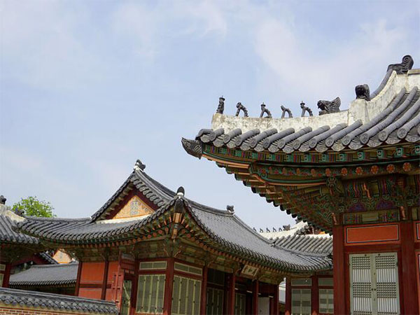 筒瓦廠家簡述筒瓦在現(xiàn)代建筑設計中的創(chuàng)新應用